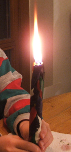 Leuchtende Havdalah-Kerze